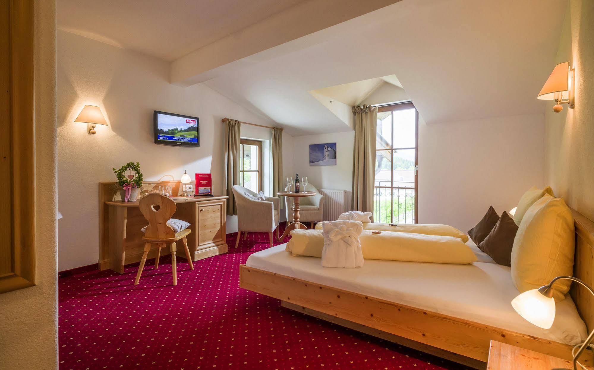 Hotel Reitlwirt Бриксен-им-Тале Экстерьер фото