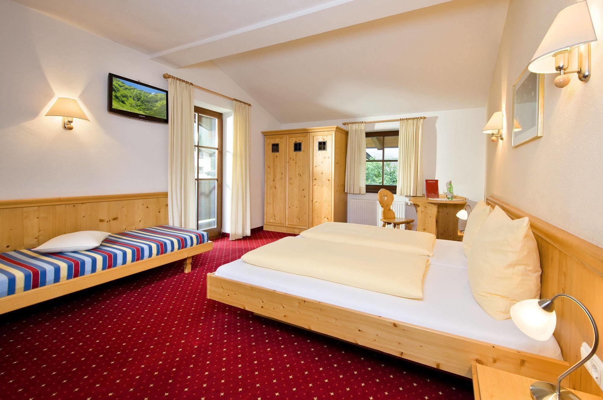 Hotel Reitlwirt Бриксен-им-Тале Номер фото
