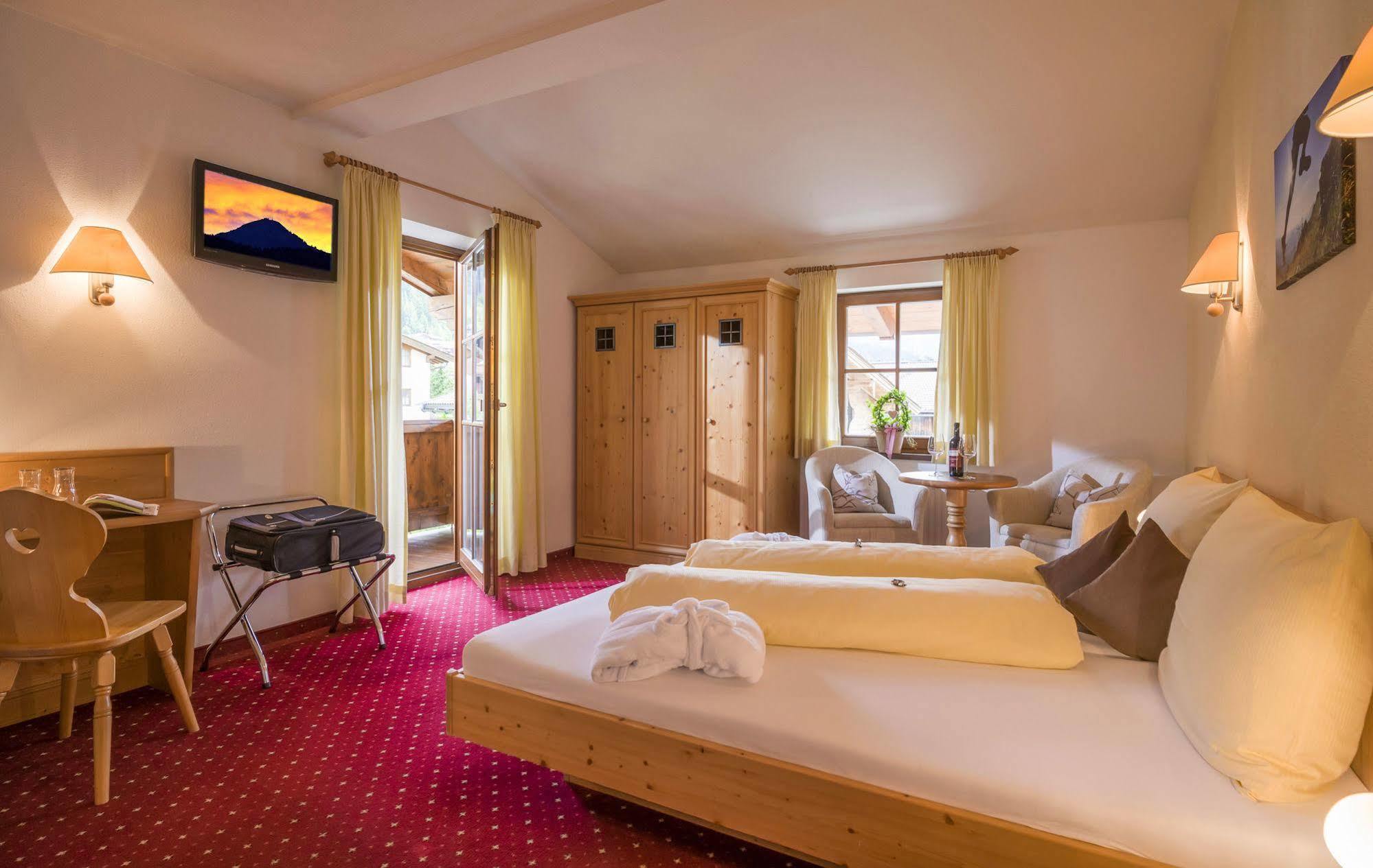 Hotel Reitlwirt Бриксен-им-Тале Экстерьер фото