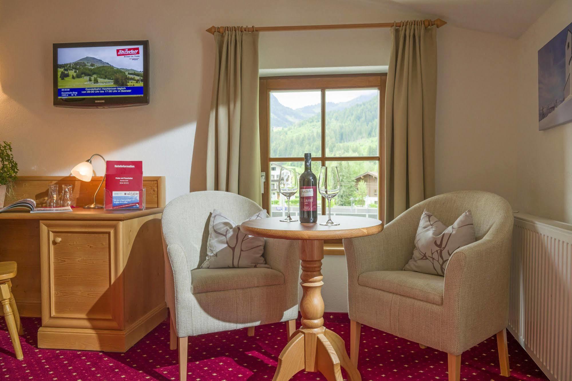Hotel Reitlwirt Бриксен-им-Тале Экстерьер фото