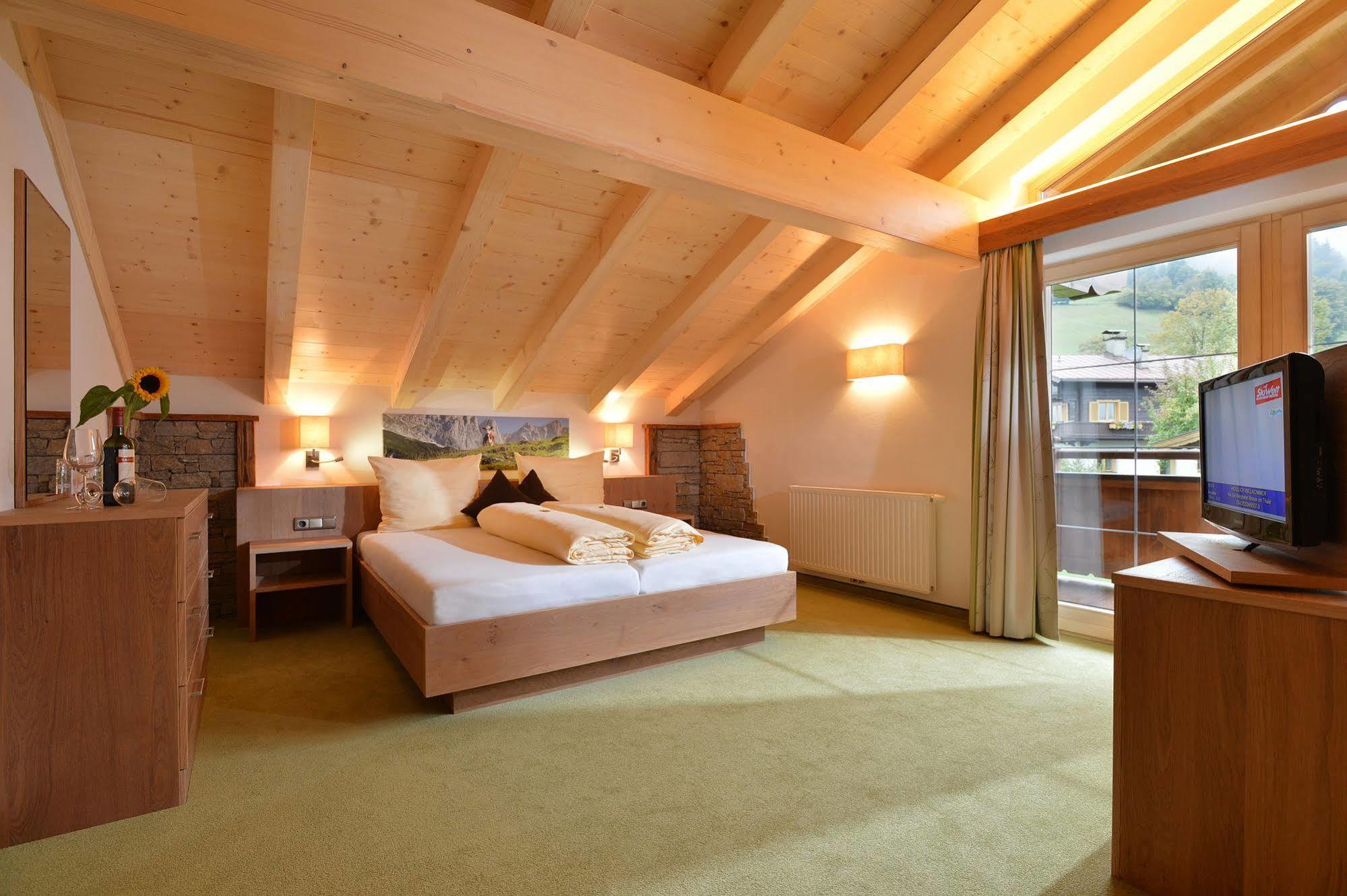 Hotel Reitlwirt Бриксен-им-Тале Экстерьер фото