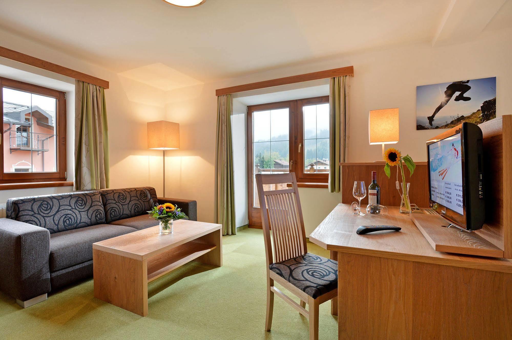 Hotel Reitlwirt Бриксен-им-Тале Экстерьер фото