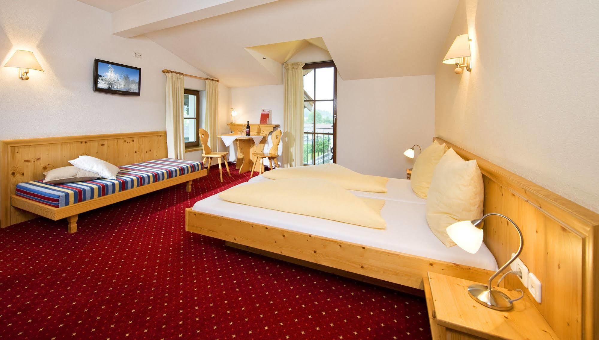 Hotel Reitlwirt Бриксен-им-Тале Экстерьер фото